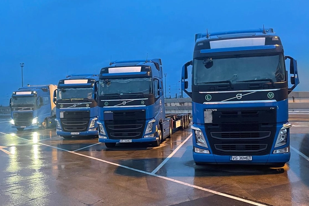 O mica parte din flota Realmet Logistic pentru transportul containerelor maritime