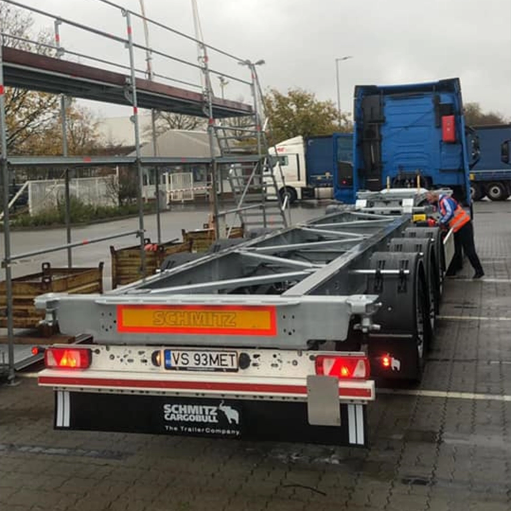 Semiremorca din flota Realmet pregatita pentru transport de containere maritime din marile porturi europene