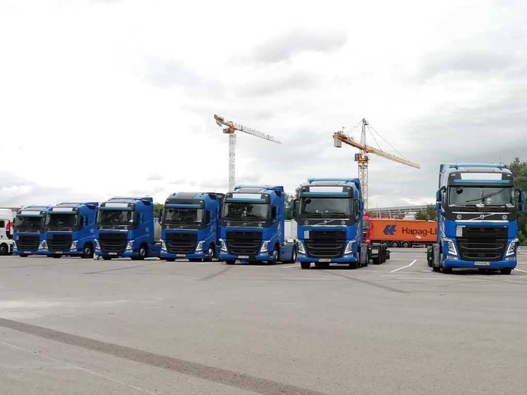 O mica parte din flota de camioane ce apartin companiei Realmet Logistic